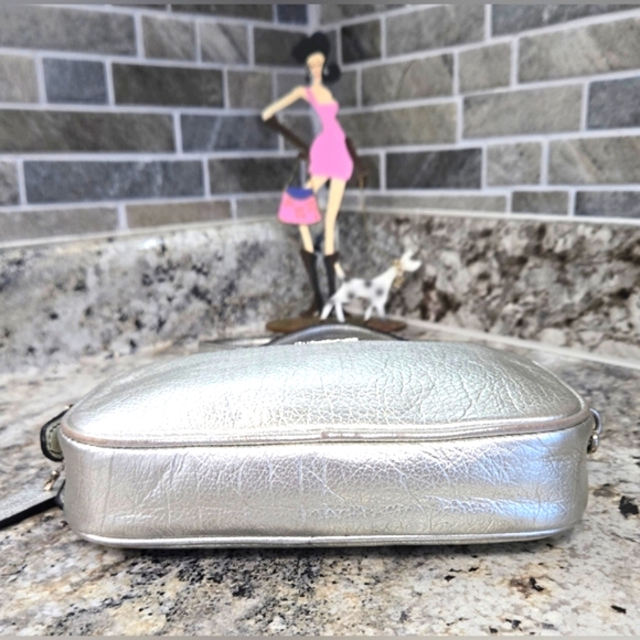 COACH SILVER CROSSBODY IN PEBBLE LEATHER EUC - Picture 10 of 16